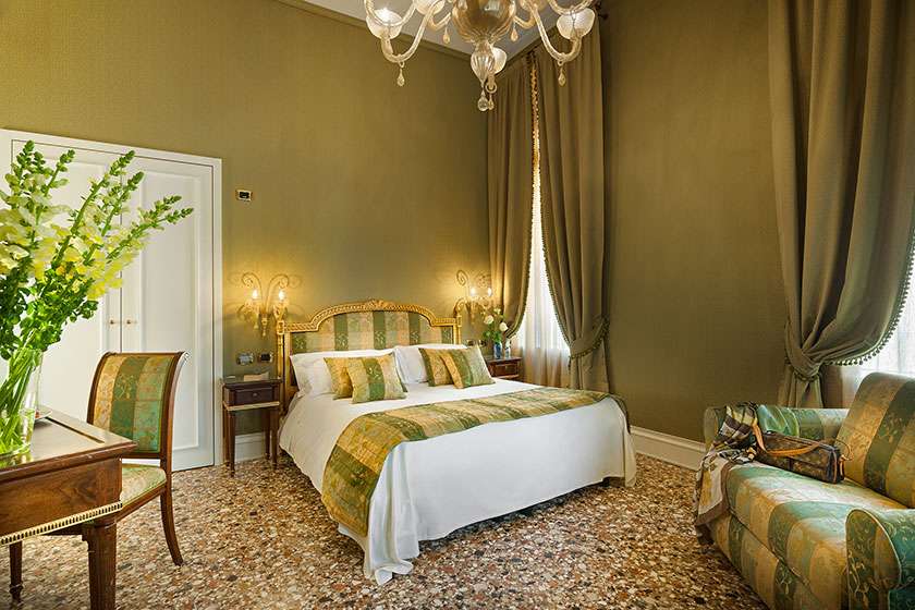 Suite, Canal View