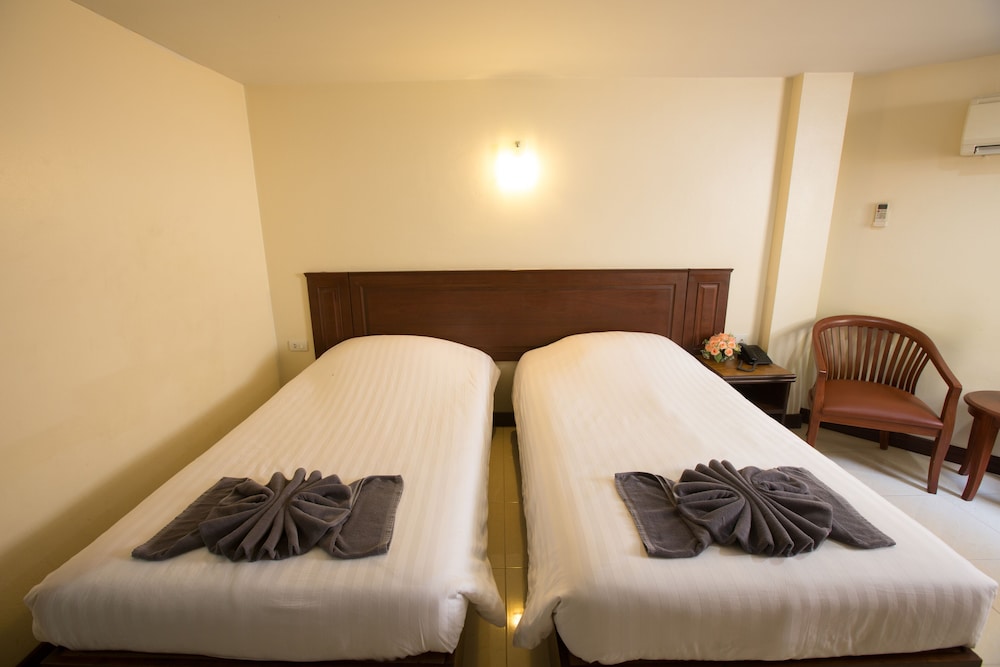 Twin Palms Resort 25/52