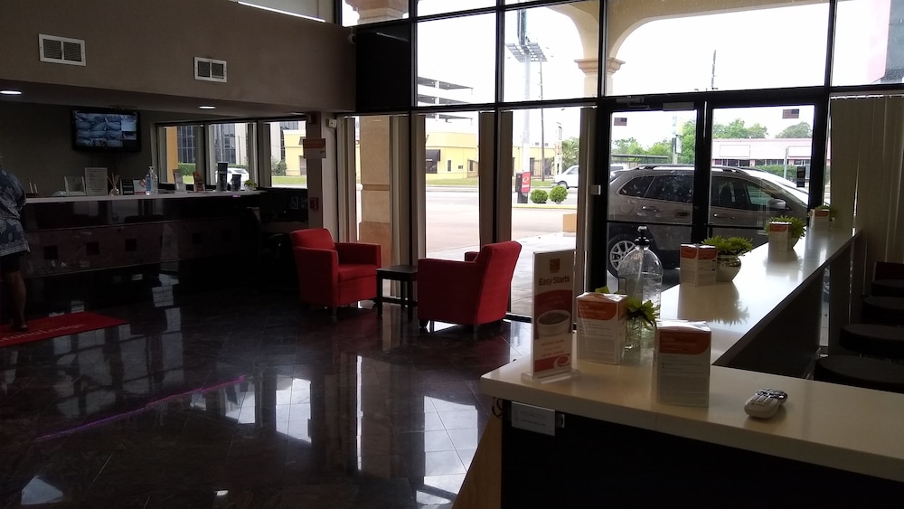 Econo Lodge Inn & Suites West - Energy Corridor 36/43