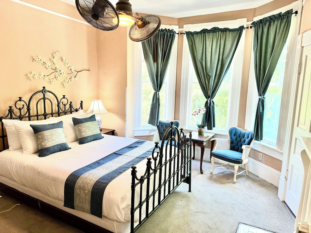Orchid, Queen Bed