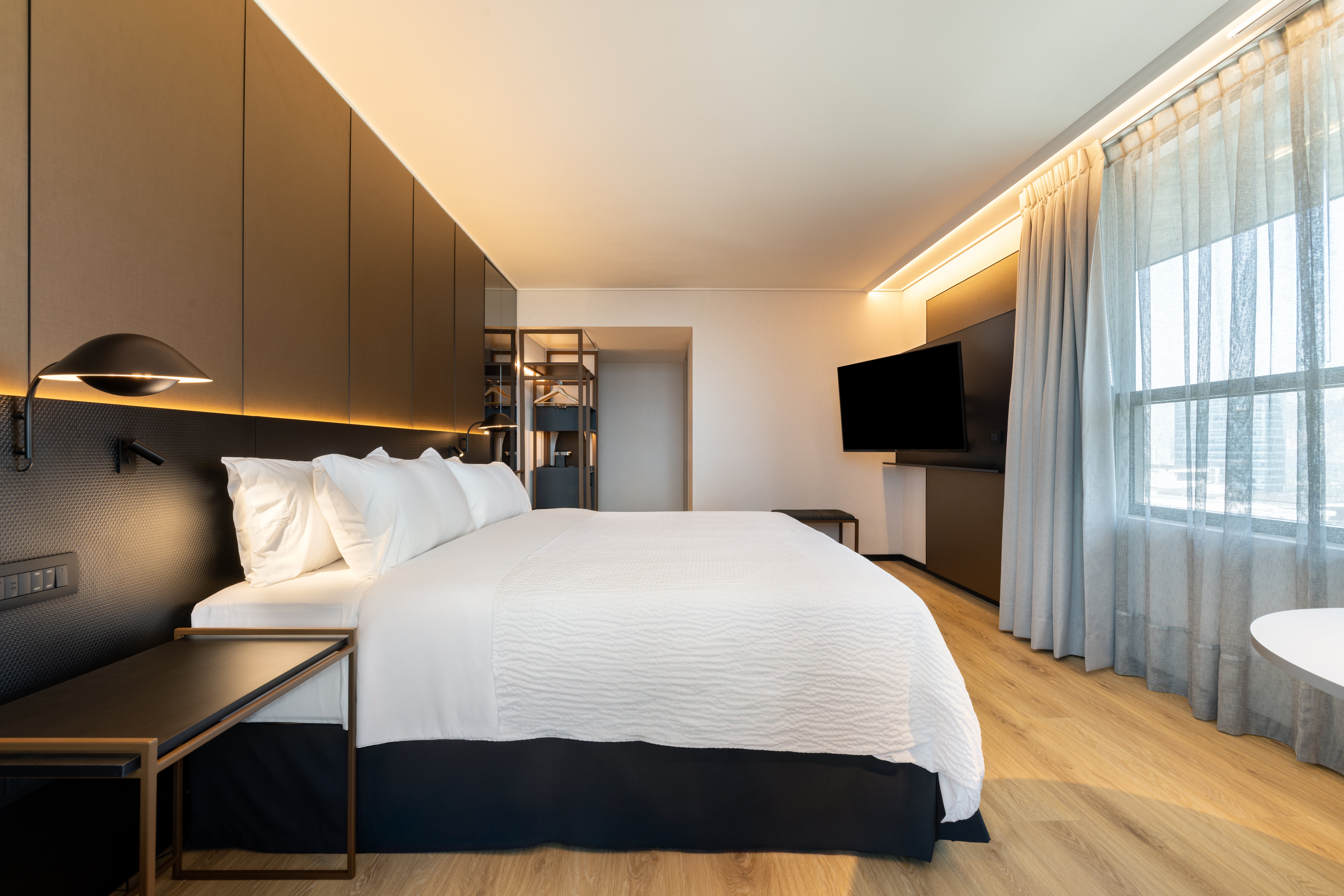 غرفة بسرير كينج بإطلالة على الجبل، Holiday Inn Express Santiago Las Condes Former Holiday Inn Express Santiago el Golf 3/7