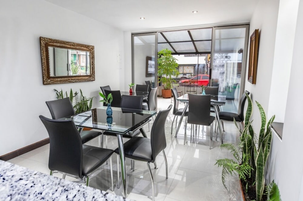 Casa Quinta Embajada 27/29