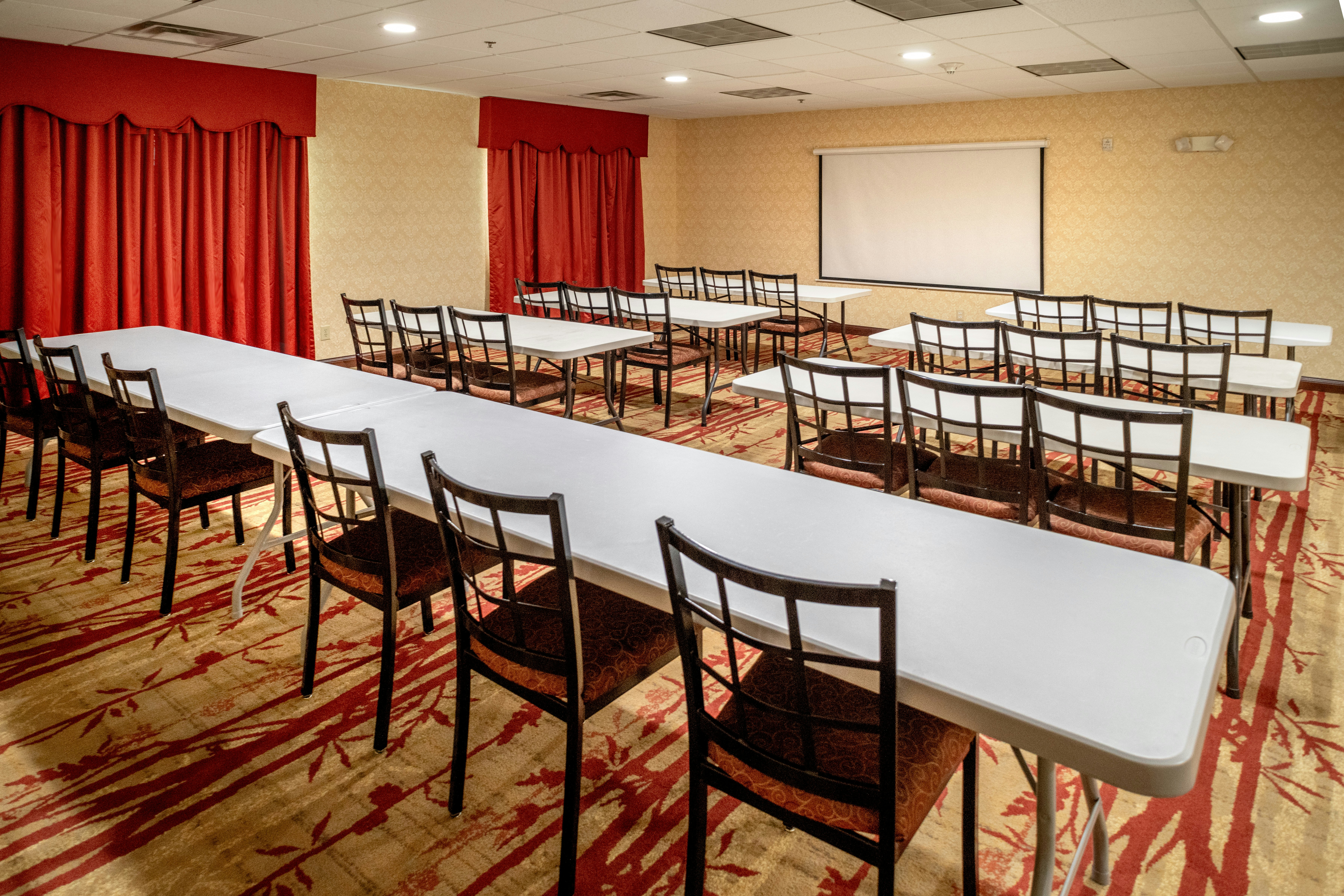 Holiday Inn Express Hotel Suites Hazard 37/43