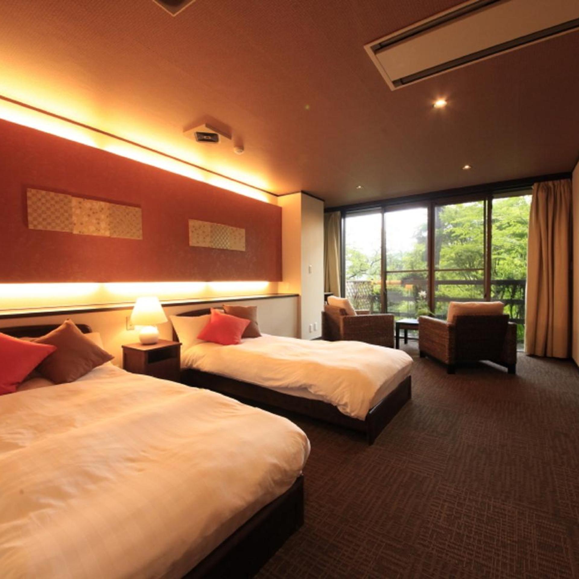 SUPERIOR, TWIN BEDS, PRIVATE BATHROOM