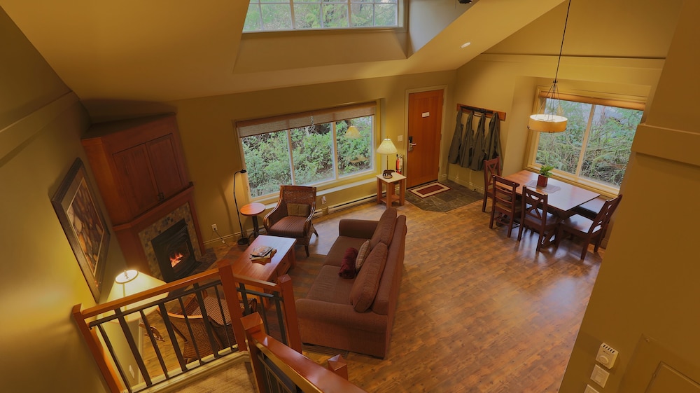 Long Beach Lodge Resort 44/72