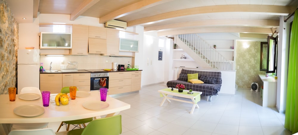 Ac Homes Christos 6/37