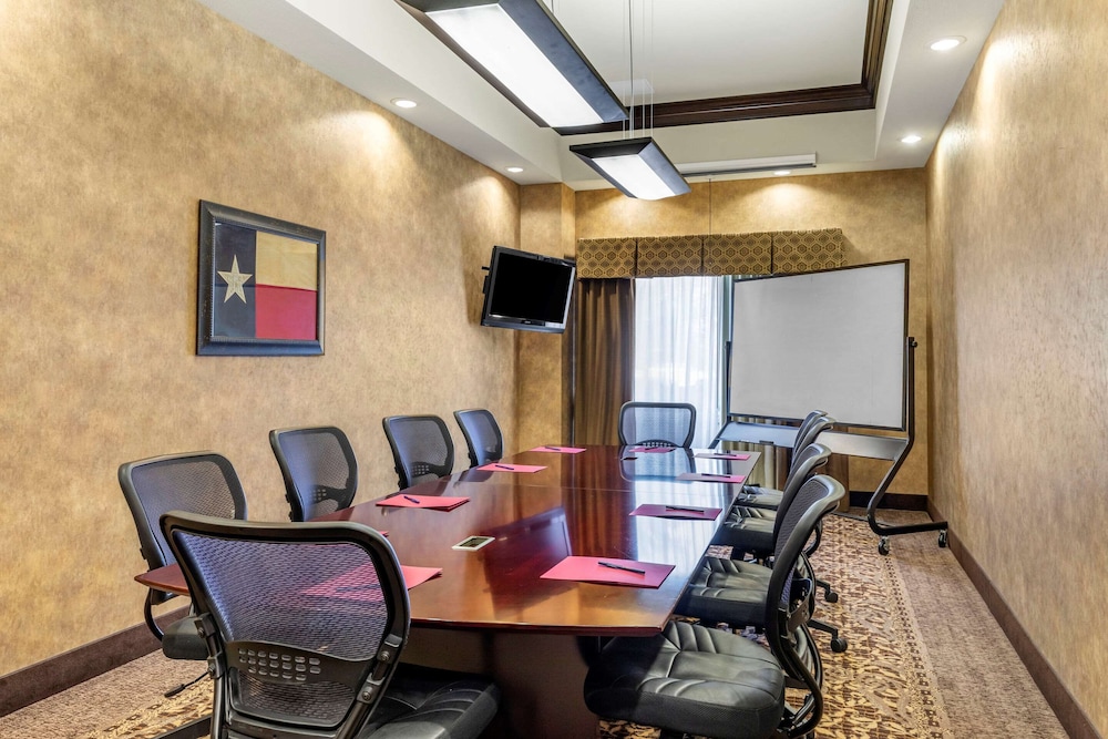 Comfort Suites Frisco 35/39