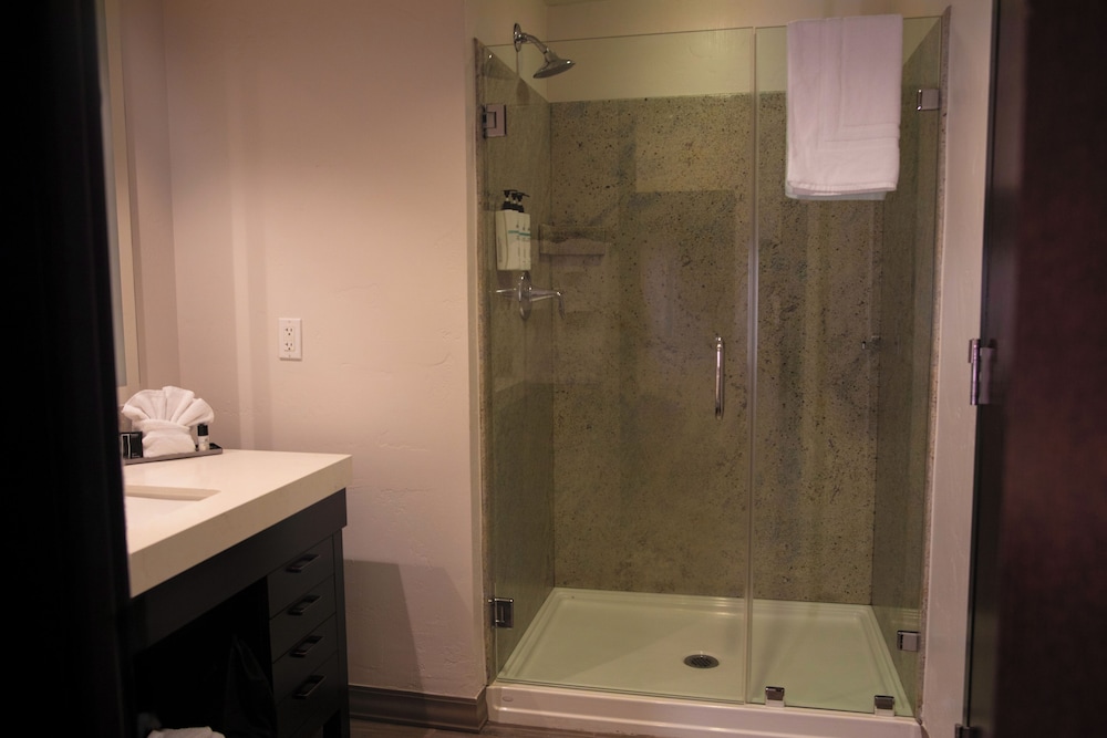 The Hotel at Black Oak Casino Resort 29/29