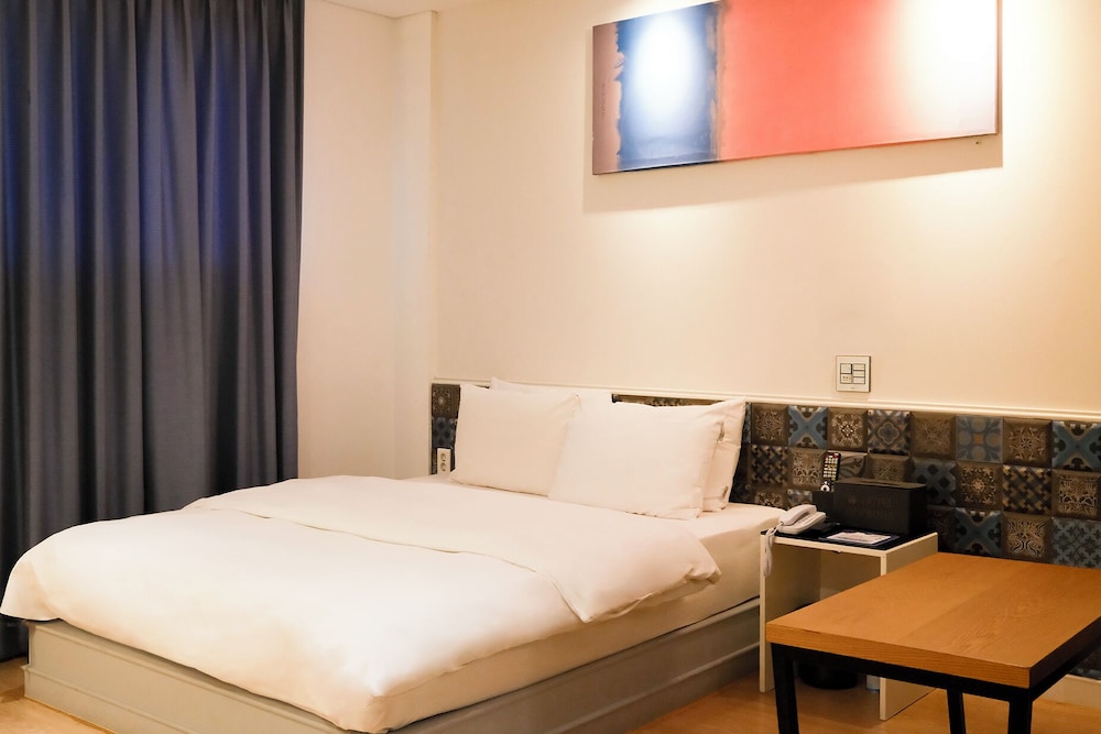غرفة بريميوم بسرير كوين، Hotel Insomnia 3/10