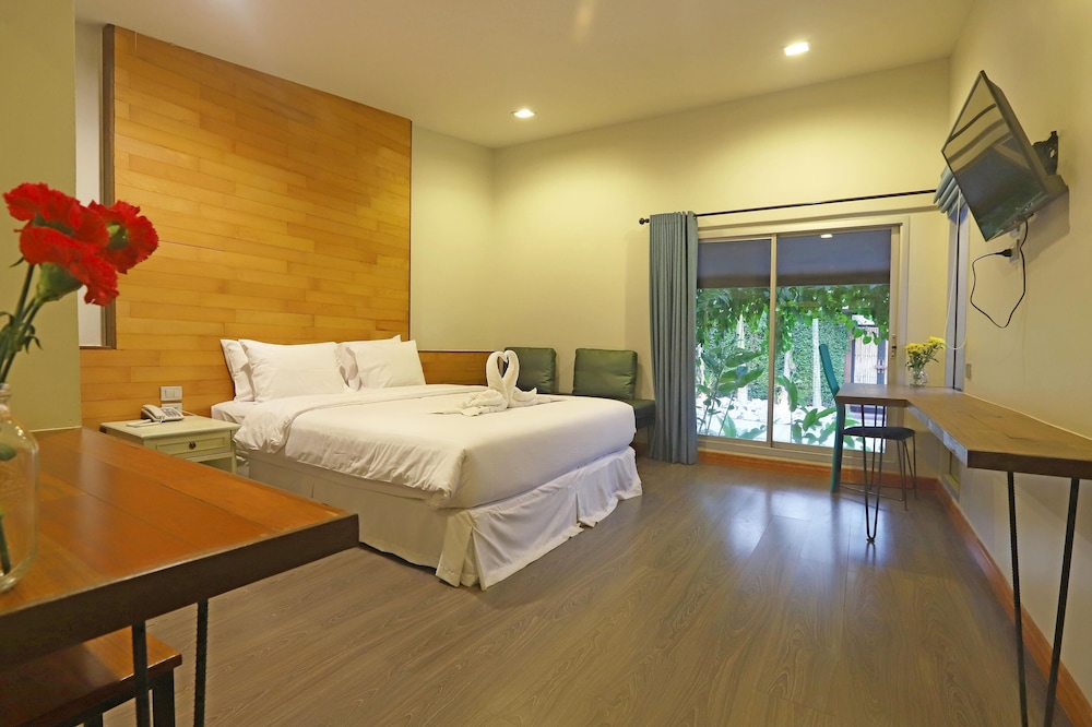 IP Plus Pool Villa Pattaya 10/50