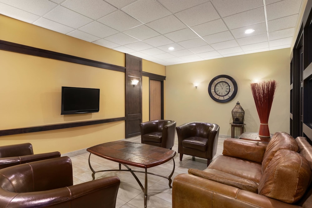 Days Inn By Wyndham Levis 20/31