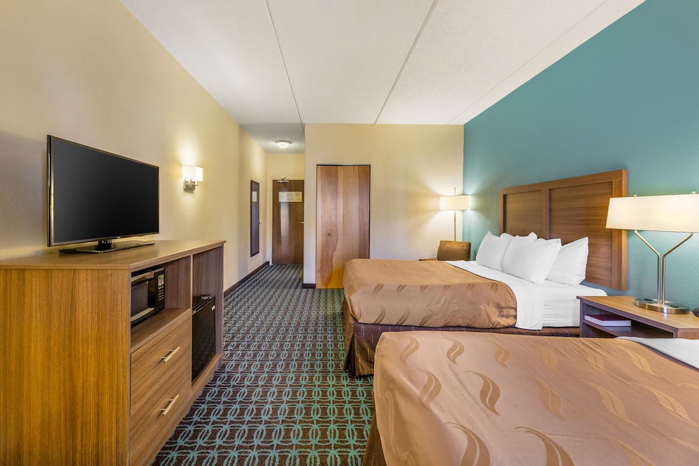 Quality Inn and Suites Sandusky 18/40