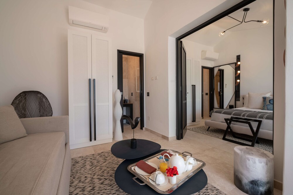 Sulia House Porto Rotondo, Curio Collection by Hilton 60/99