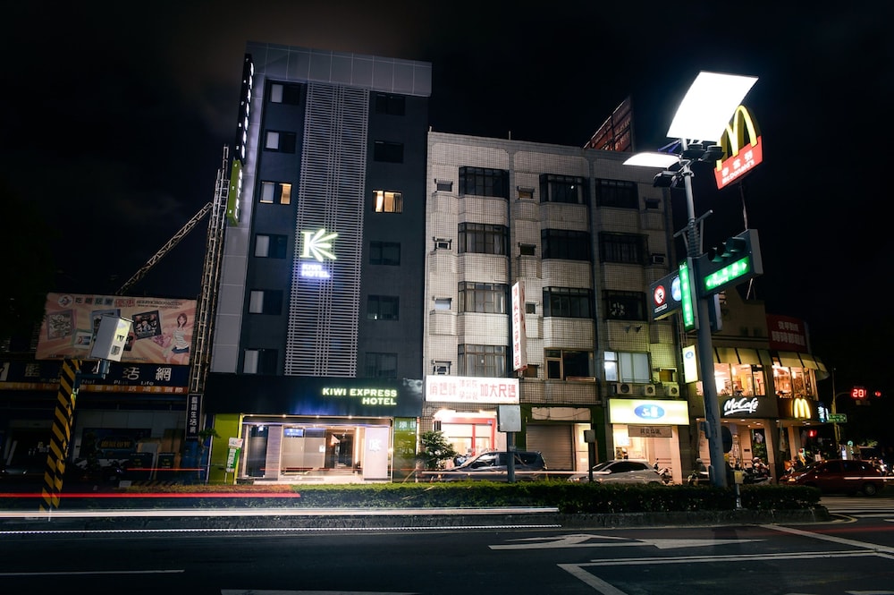 Kiwi Express Hotel-Jiuru 3/47