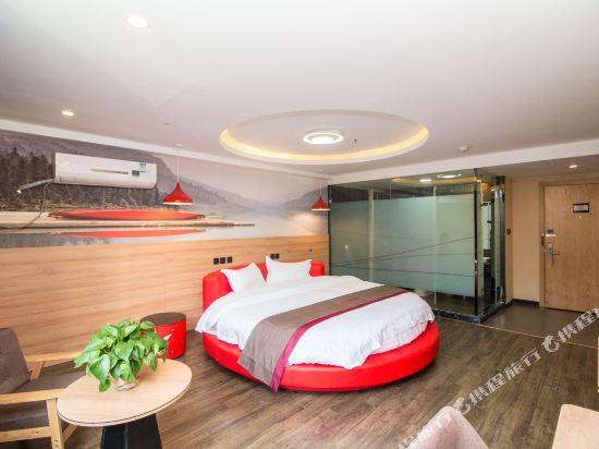 Romantic, Round Bed