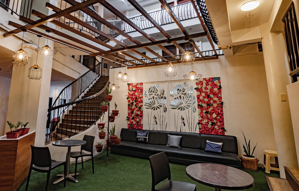 Kiwi Hotel 28/50