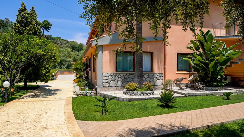 VILLAGGIO RESIDENCE OLD RIVER 58/66