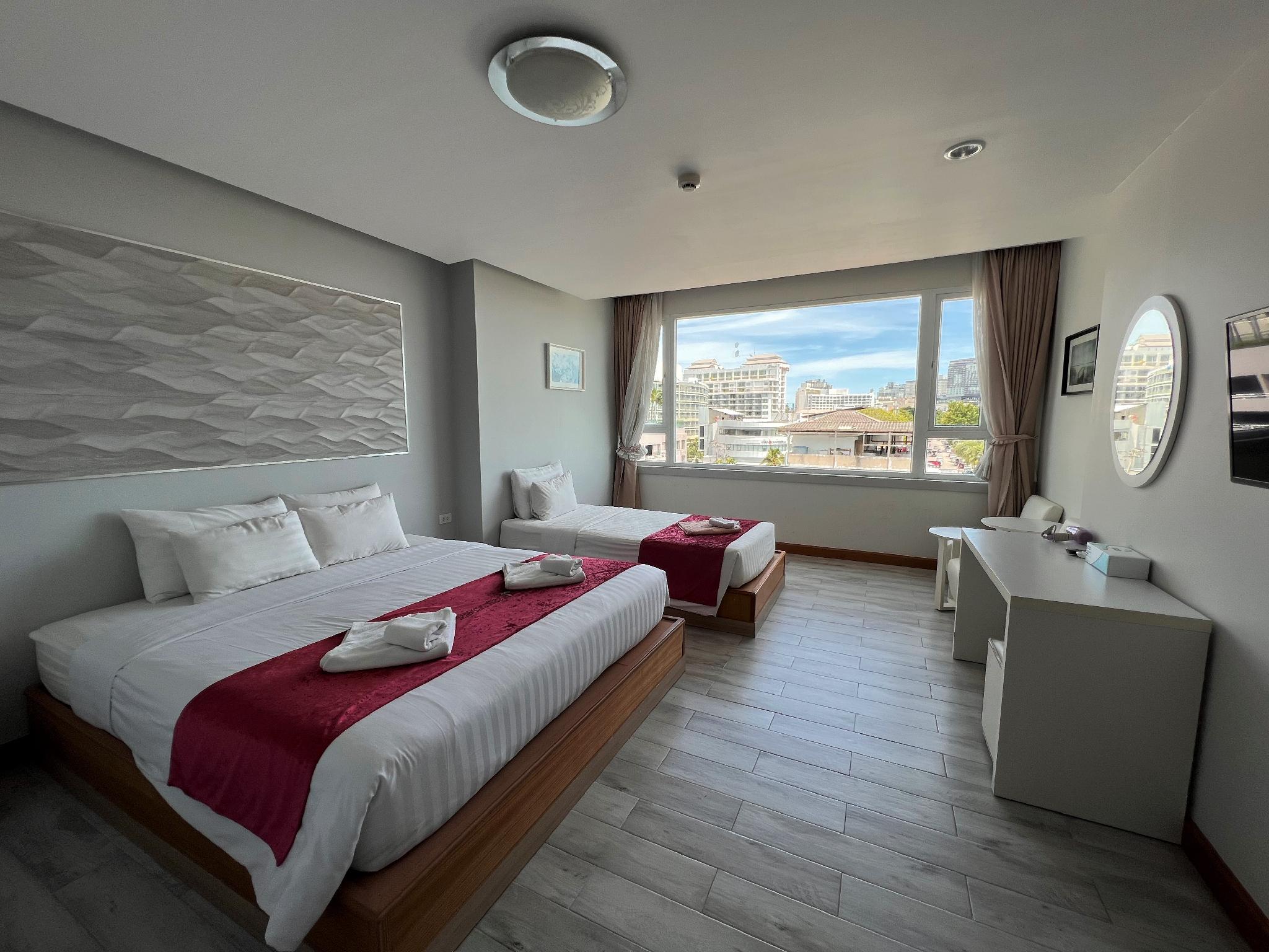 Room, Triple, King Bed, Lateral Side Sea View