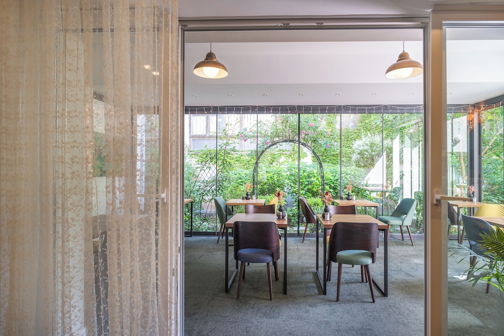Casablanca Boutique Bed & Breakfast 57/61