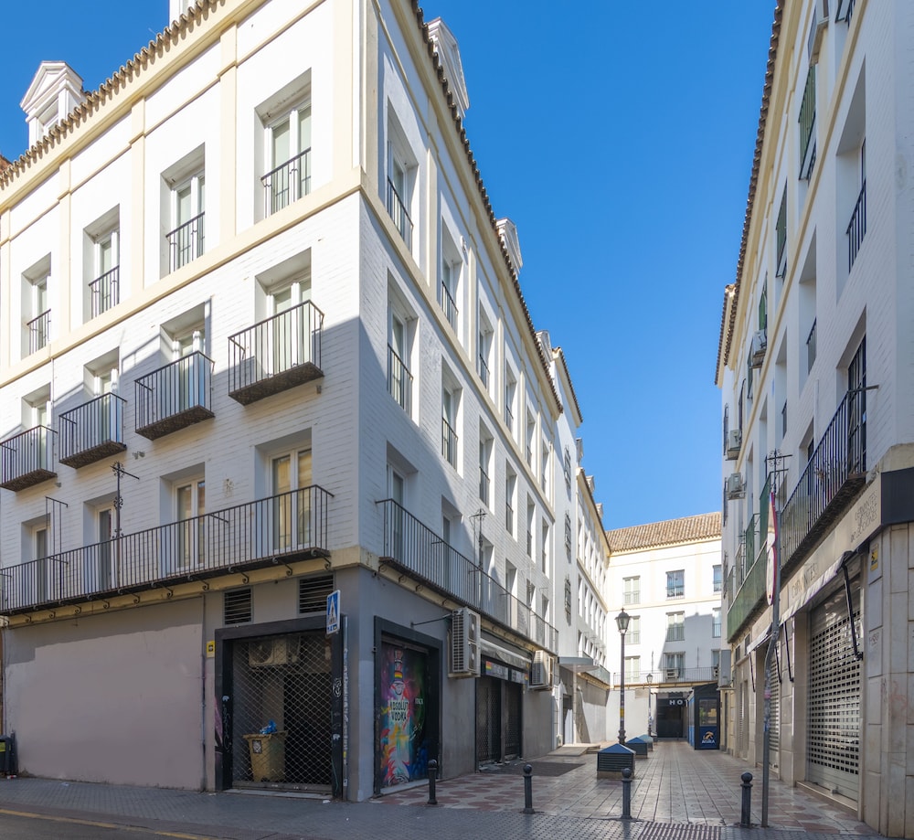 Apartamentos Magna Sevilla 62/68