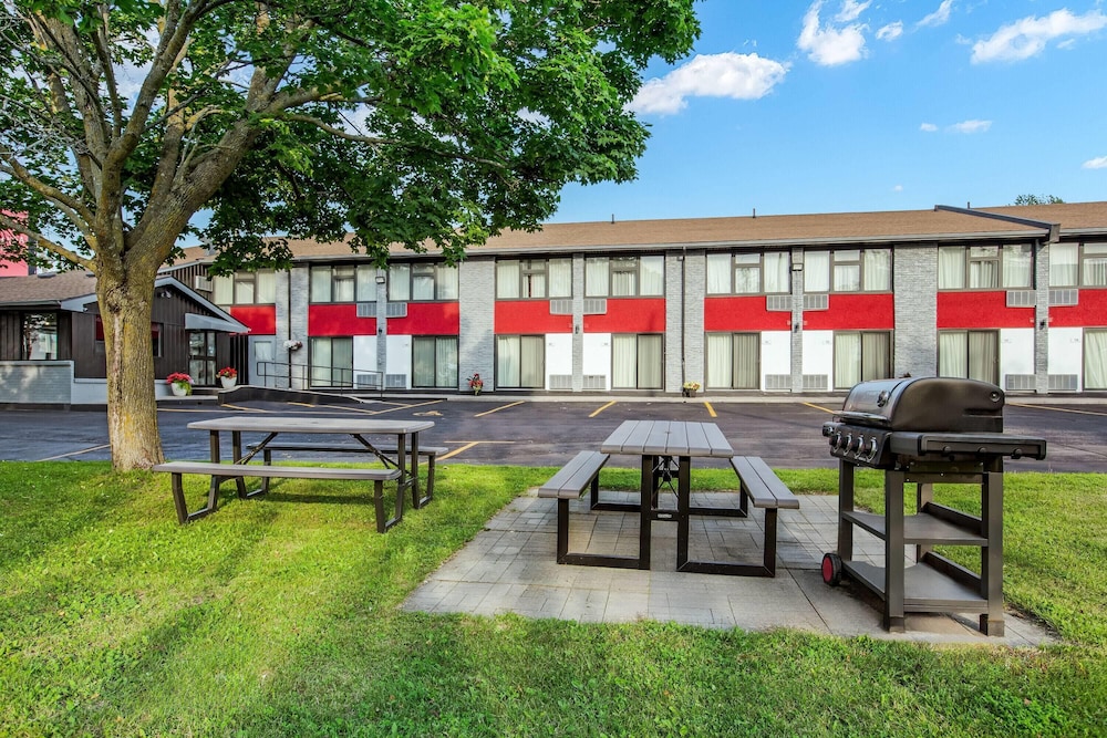Ramada by Wyndham Kingston 45/50