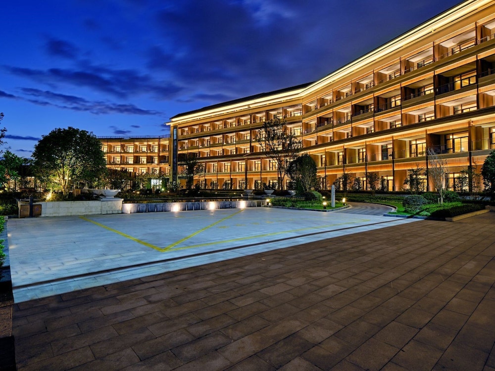 Hualuxe Suzhou Bay Hot Spring Resort 66/72