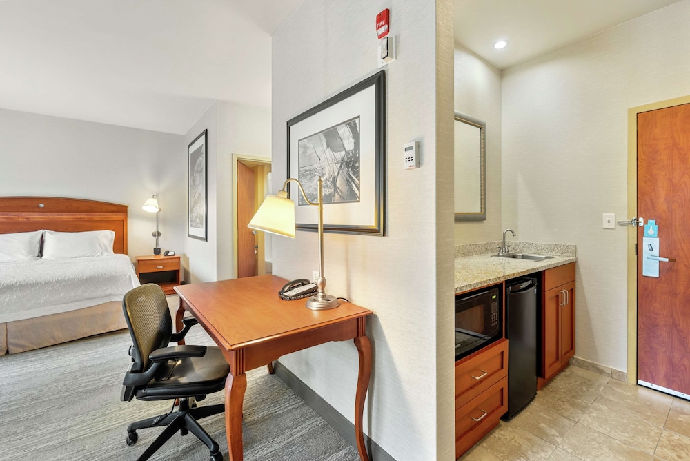 Hampton Inn and Suites Mystic 49/56