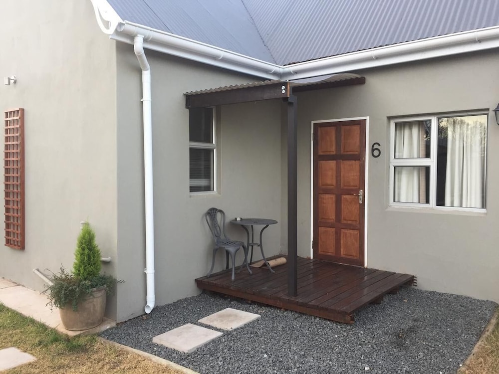 Tranquil House B&B @ 10 Berry St 2/44