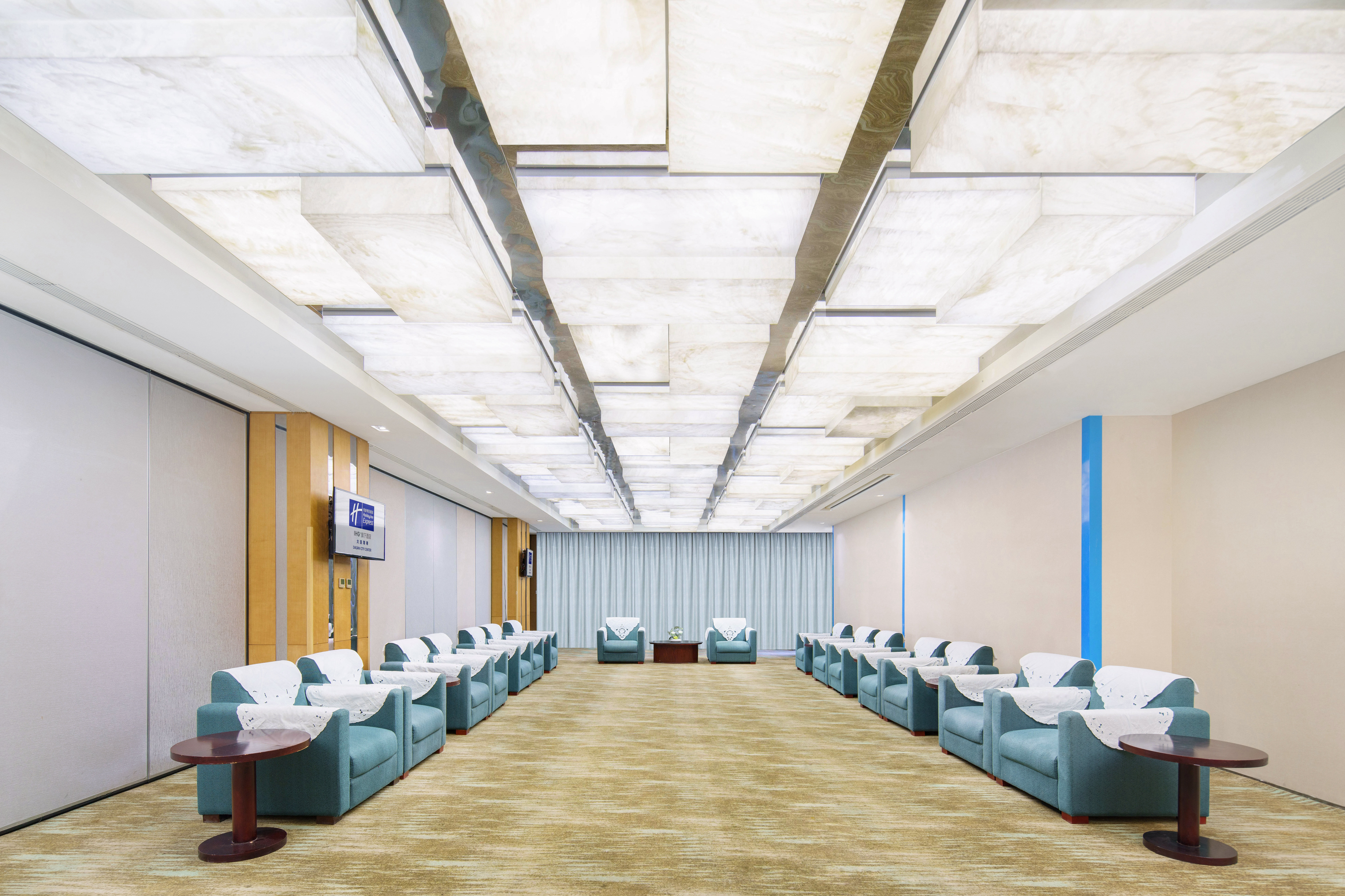 Holiday Inn Express Dalian City Center 32/50