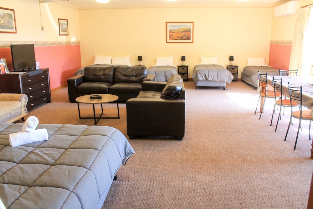 ST GEORGES MOTOR INN 22/35