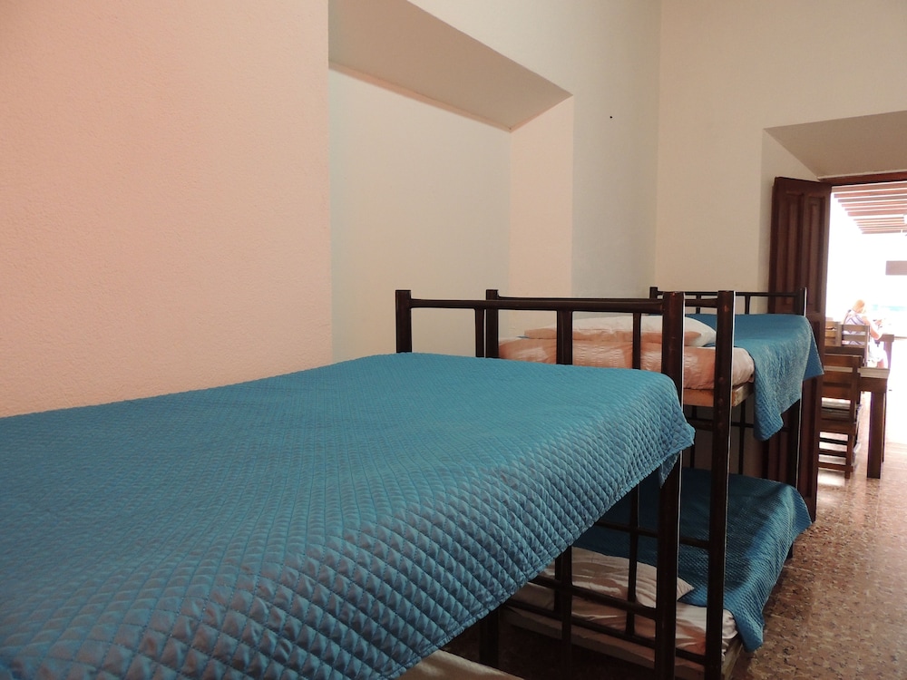 Feathers Hotel And Lounge - Hostel 11/60