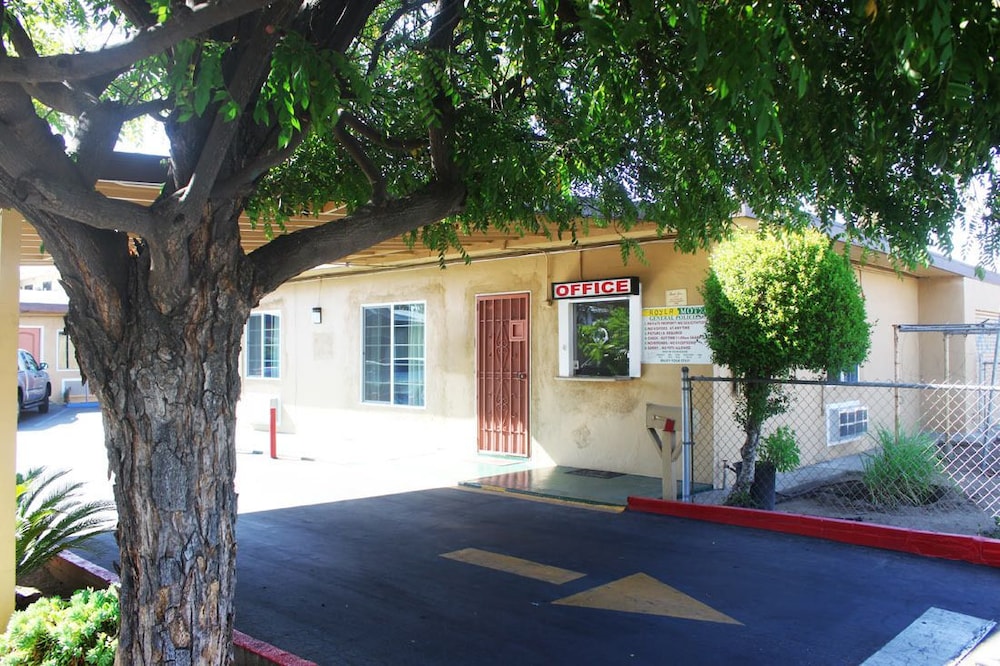 Royla Motel 5/44