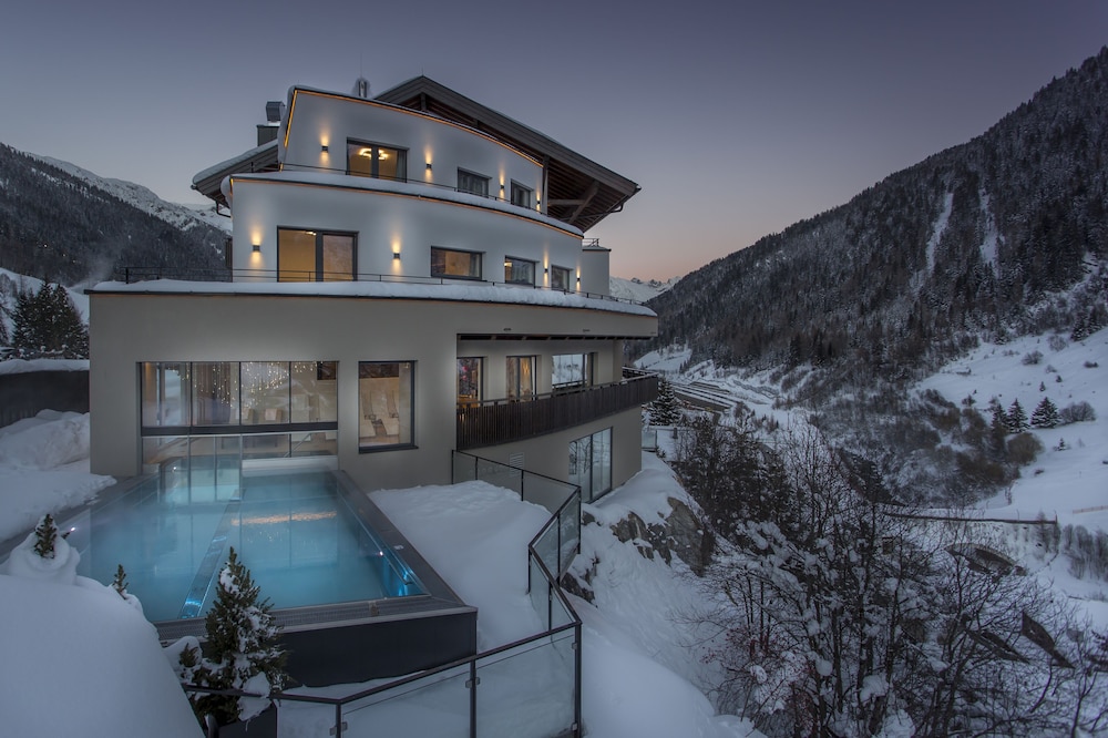 Hotel Grischuna 3/50