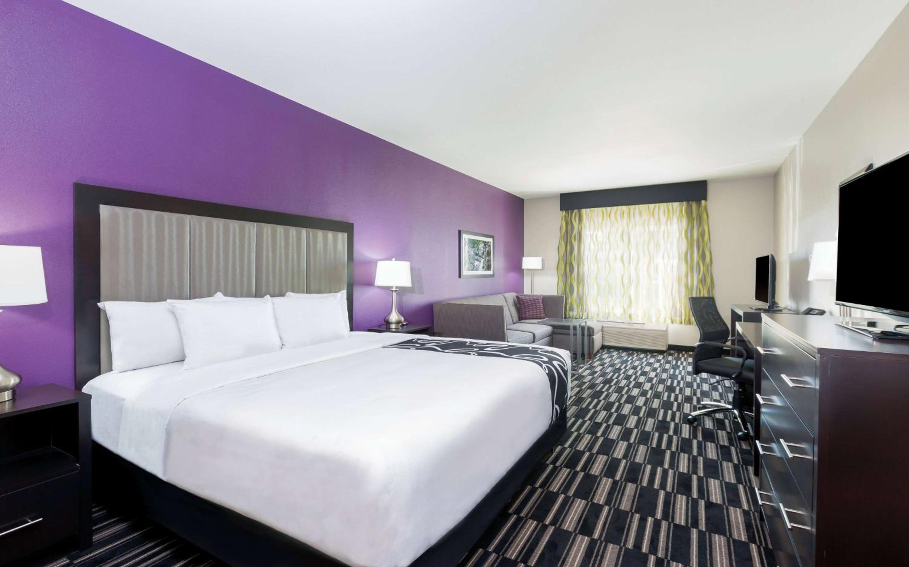 Superior, Suite, King Bed, Sofa, La Quinta Inn & Suites by Wyndham Fairfield - Napa Valley 2/3