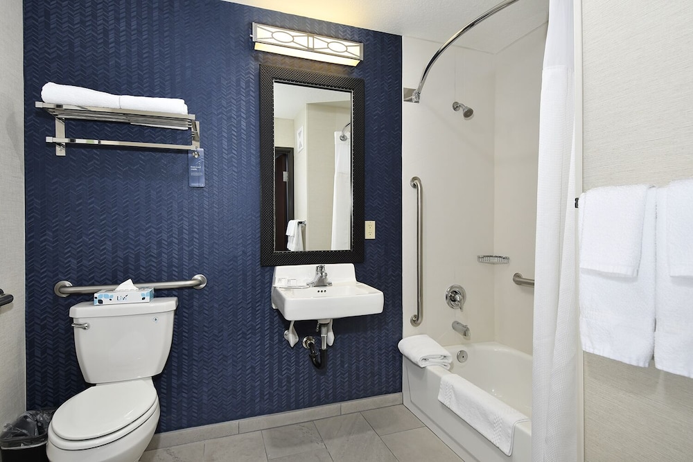Fairfield Inn & Suites By Marriott Portland Airport 47/49