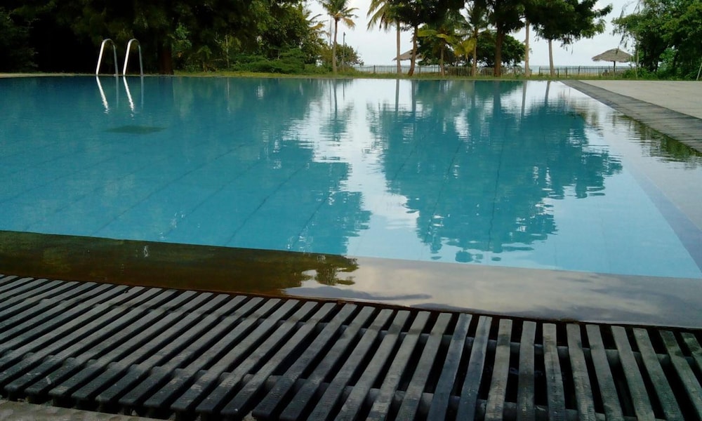 GIMAN FREE BEACH RESORT 47/67
