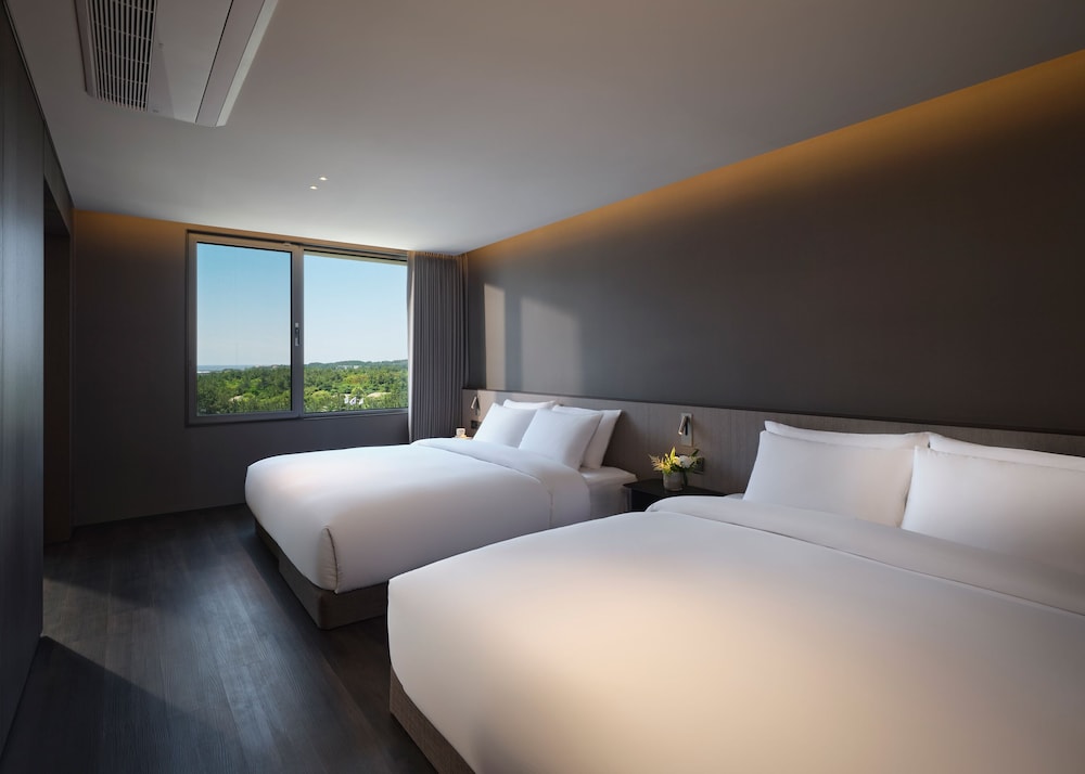 VILLAGE, RESORT, JUNIOR SUITE, TWIN BEDS