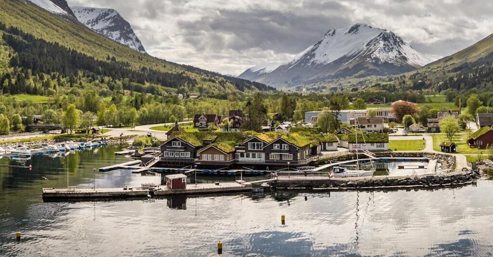 Sagafjord Hotel 36/42