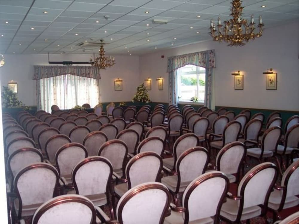 Oliver Cromwell Hotel 37/50