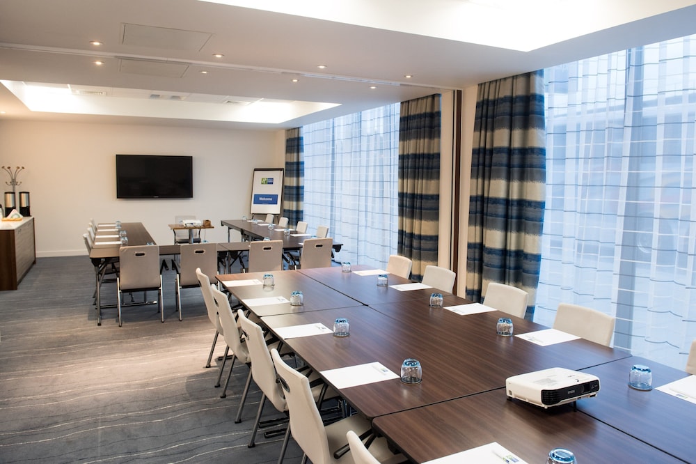 Holiday Inn Express London - Excel 44/64