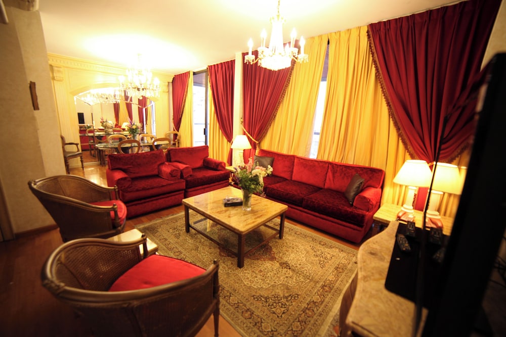 Holiday Home Suites 28/48