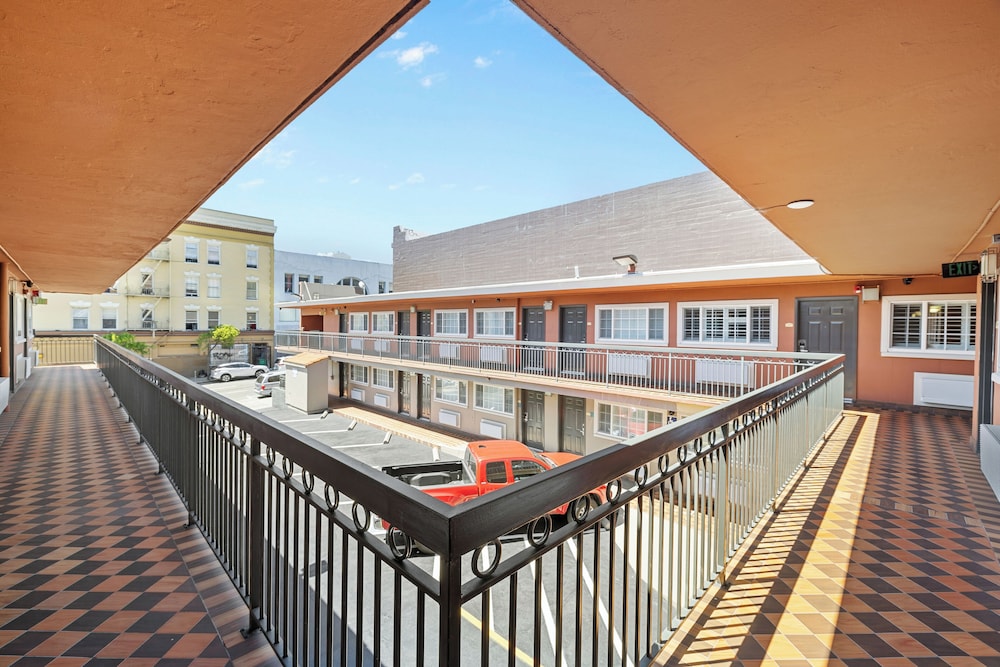 Alexis Park Hotel photo4