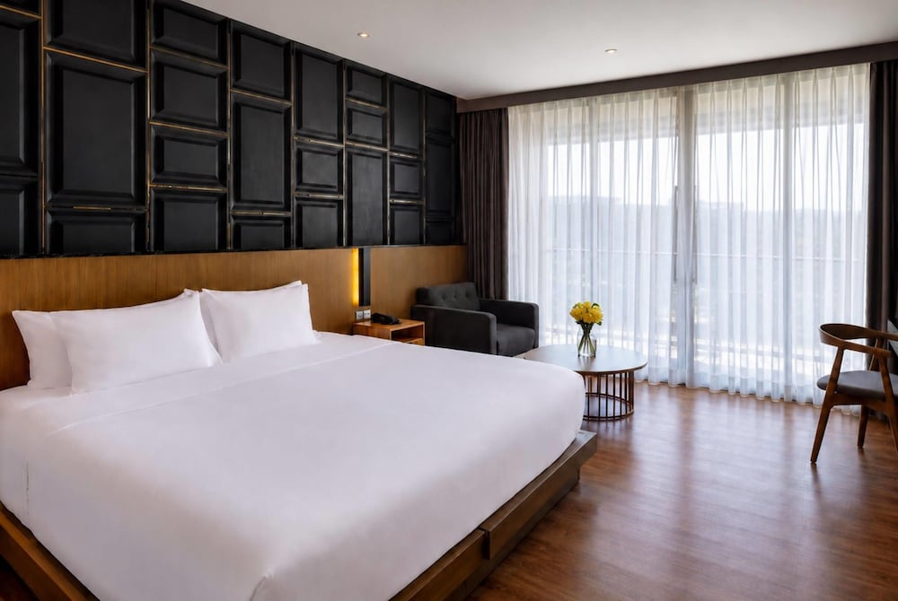Wyndham Grand Nai Harn Beach Phuket 13/50