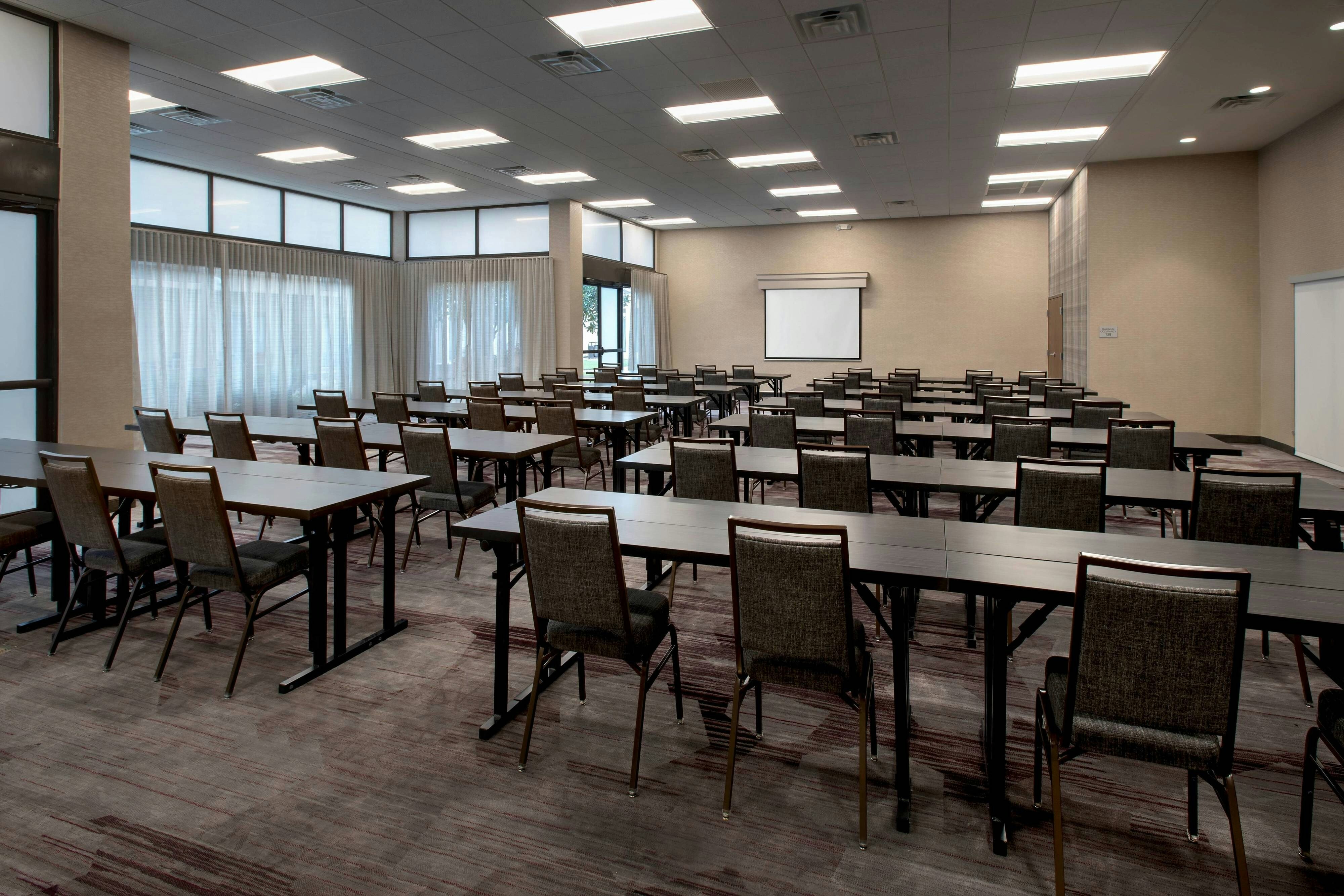 Courtyard By Marriott Rockville 17/25