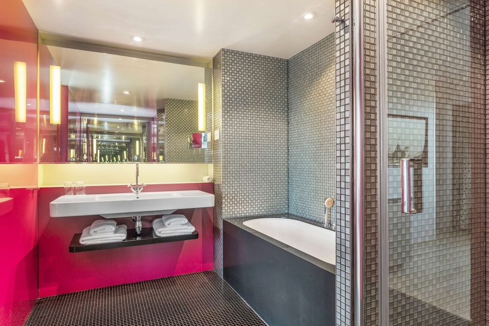 RADISSON COLLECTION HOTEL, ROYAL MILE EDINBURGH 50/50