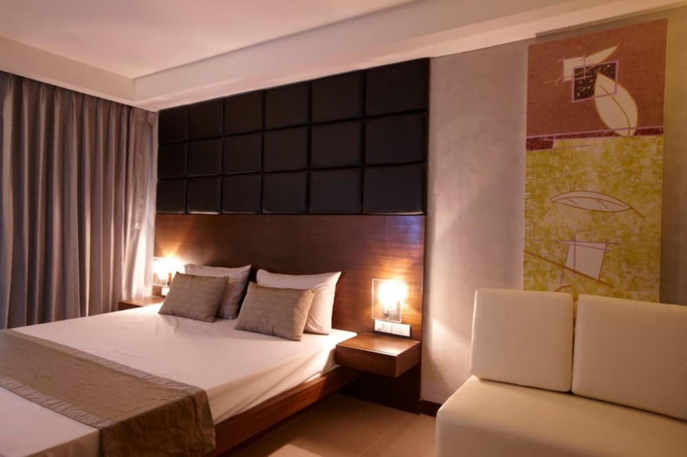 Collection O The Bangkok Cha Cha Suite 26/56