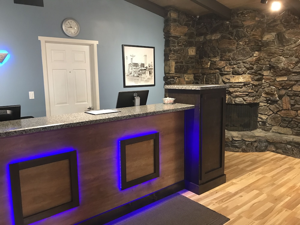 Thunderbird Lodge 14/71