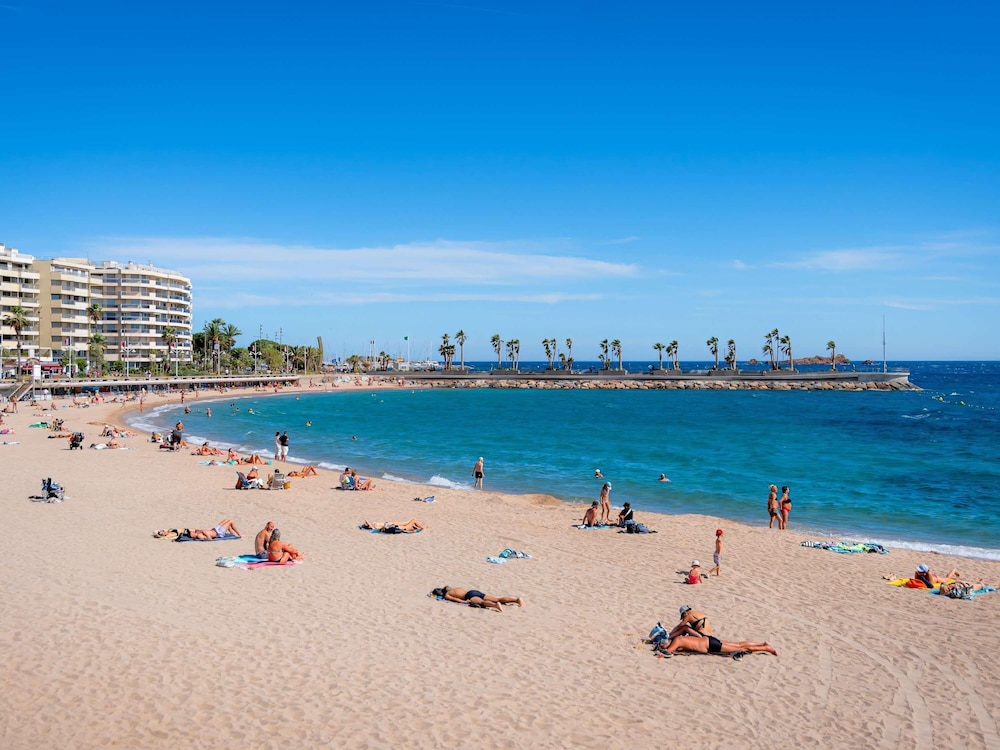 Mercure St Raphael Centre Plage 42/49