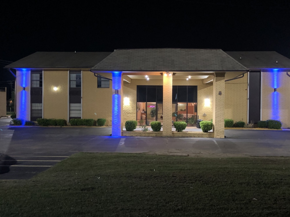 Americas Best Value Inn Suites 1/36