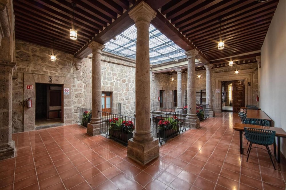 OYO Hostal Mich Morelia 26/33